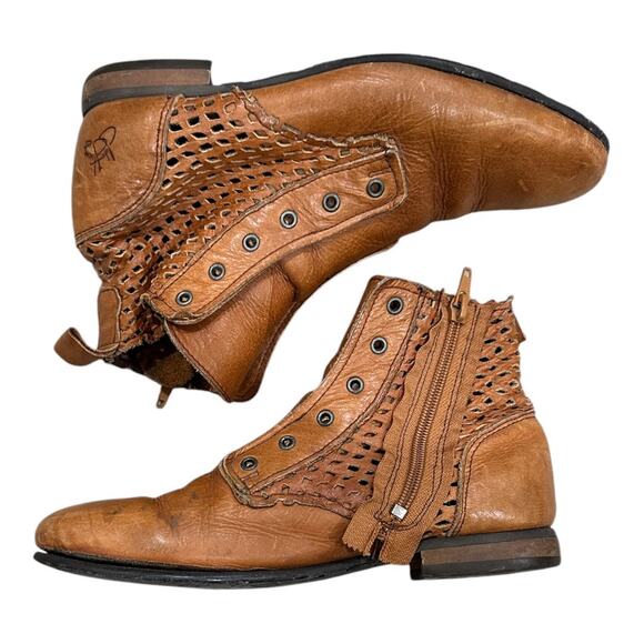 JOHN FLUEVOG Begin Bolero Booties in Burnt Orange - Picture 7 of 9